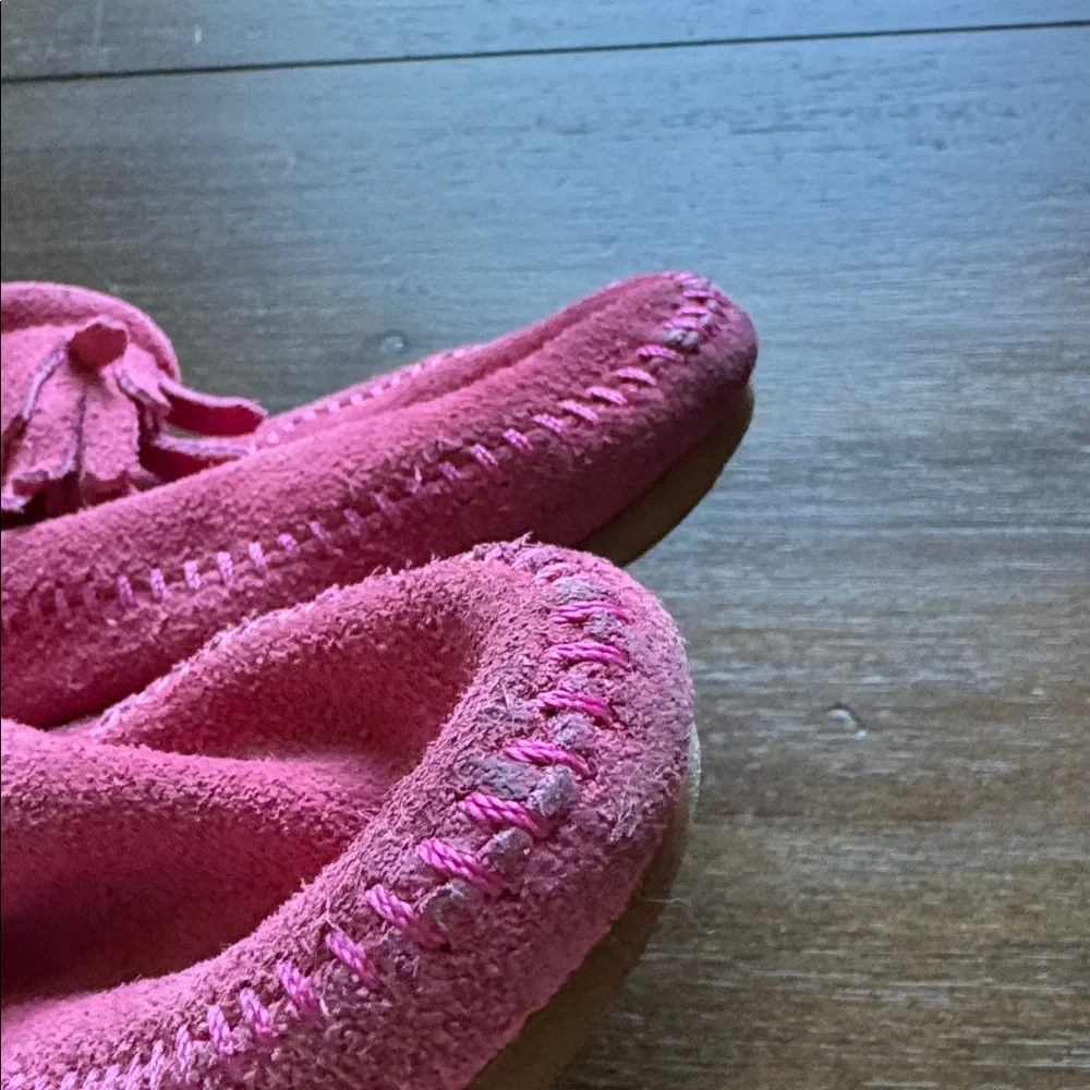 Size 3 Minnetonka Double Fringe Side Zip Boot in pink